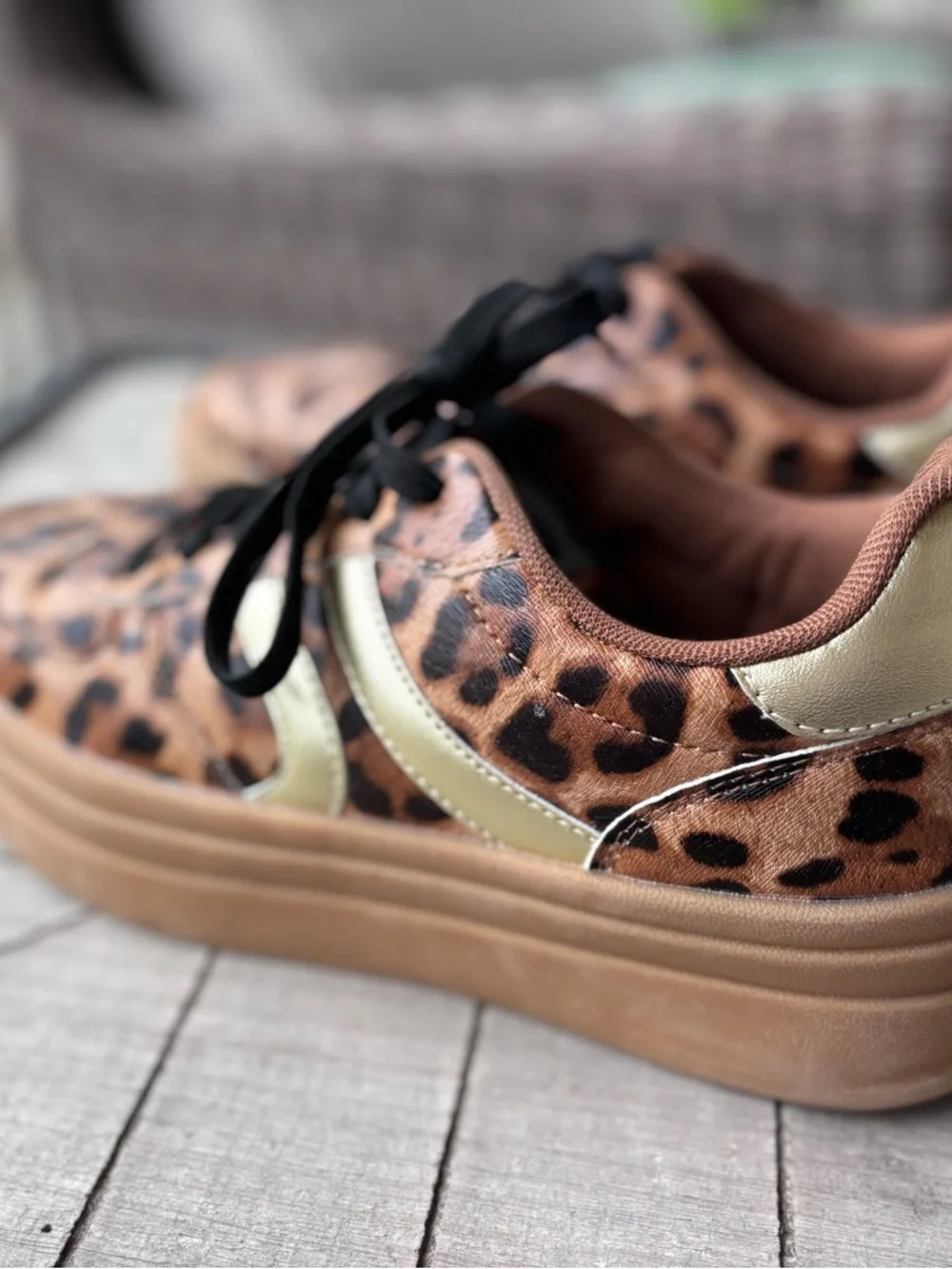 La Sheelah Leopard Print Platformyy Sneaker with Cream Stripe. size 10